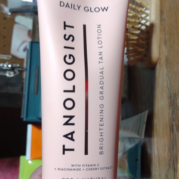 Tanologist Self Tanning Lotion - Picture 3 of 4